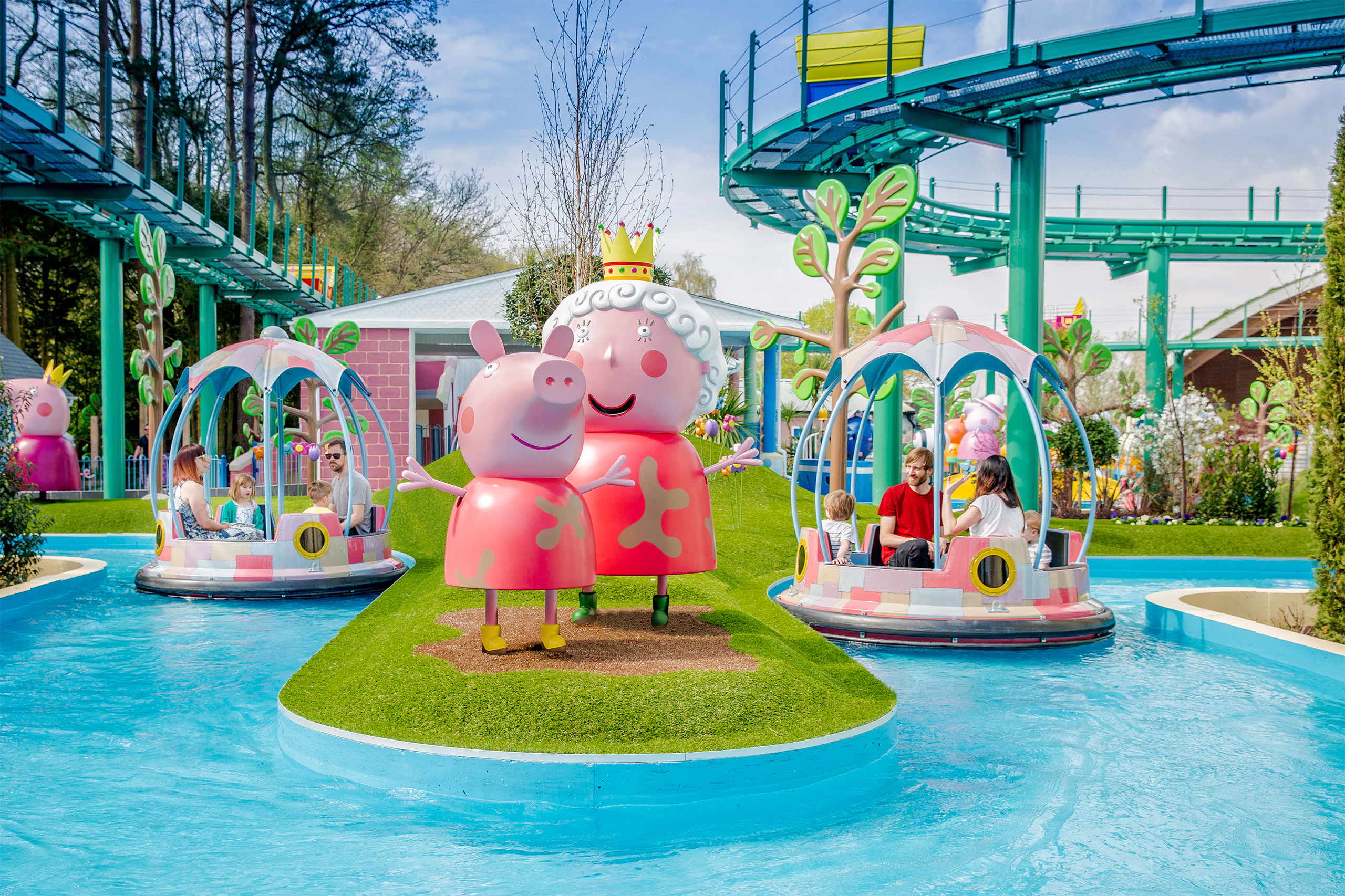 Family riding Splash Lagoon at Paultons Park