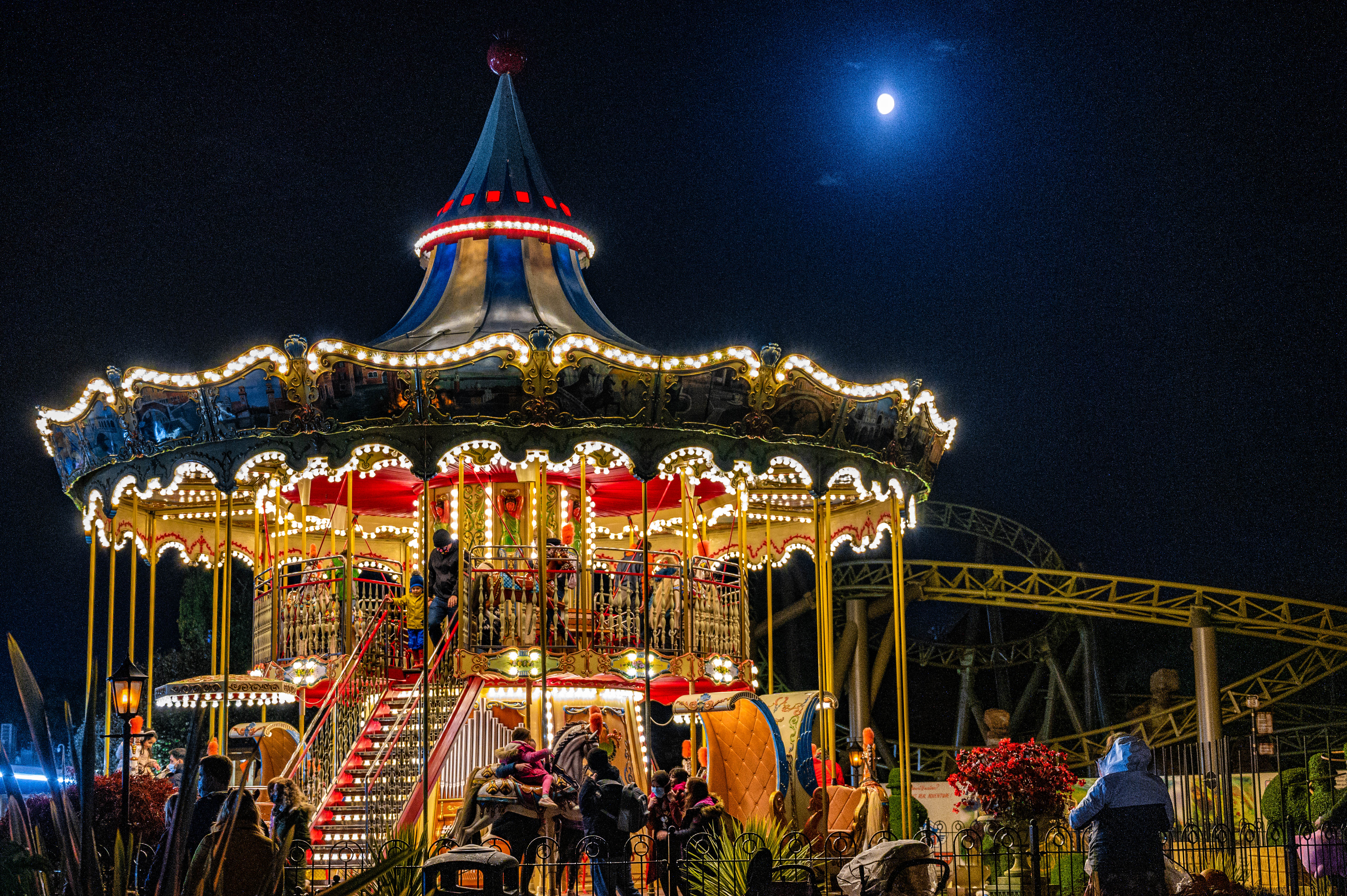 Friendly Halloween decorations at Paultons Park